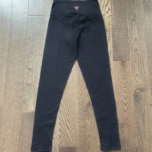 Black aritzia TNA leggings size medium